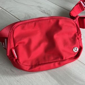 Lululemon everywhere belt bag red